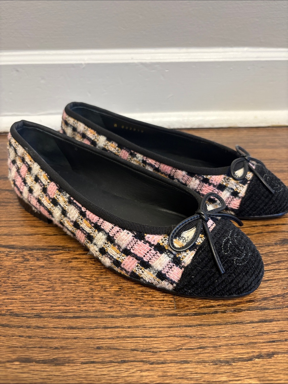 CHANEL Black and Pink Tweed Ballet Flats with Bow